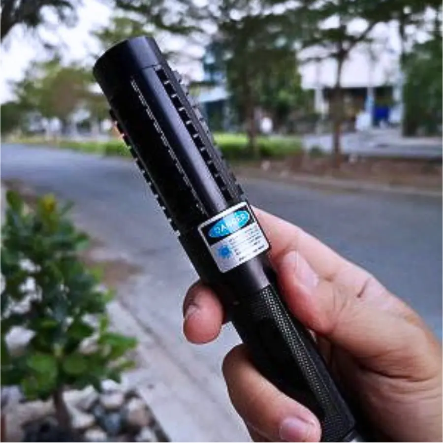 den-laser-820-dot-chay