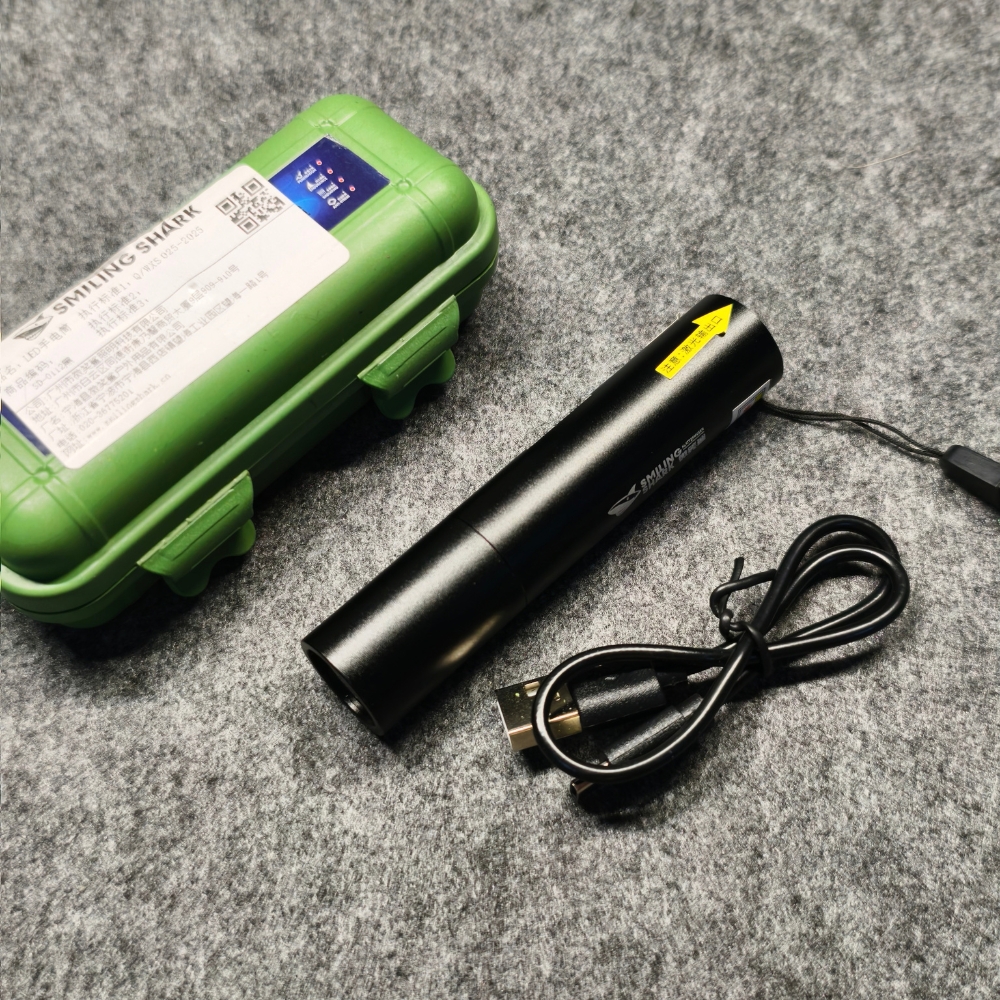 den-pin-uv-giam-dinh-cam-tay-sd-0112